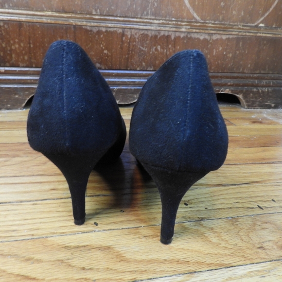 Black Suede Pumps Size 8.5 - Picture 3 of 7